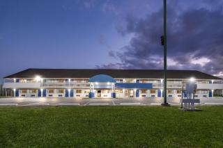 Days Inn by Wyndham Independence - 6