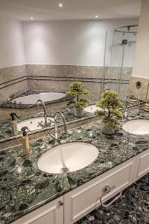 Main Plaza Suite Tower - 4