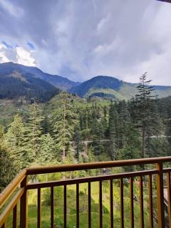 The Woodpecker Inn Jibhi - 8