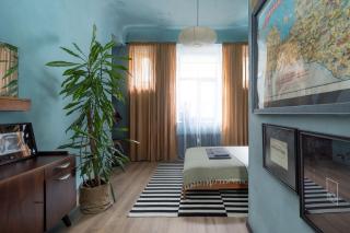 Dark & Moody Mid Century Apartment - 6