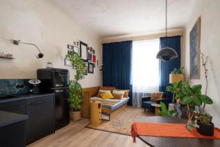 Dark & Moody Mid Century Apartment - 8