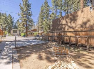 Bear Pause Retreat - Great Location in Big Bear - 2