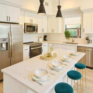 Lux place and cozy 3Beds 2Rooms enjoy life in WPB Gym, EV Station Nearby the downtown and beaches - 3