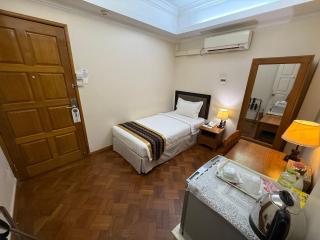 Grand Laurel Hotel - 4