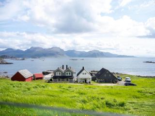 Seahouse with shoreline in Kalvåg - 4