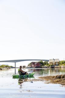 Seahouse with shoreline in Kalvåg - 2