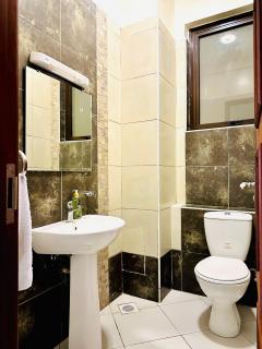 Vibrant 2-Bedroom Apartment - Pool, Gym and Prime Location - 6