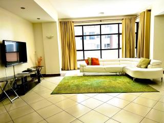 Vibrant 2-Bedroom Apartment - Pool, Gym and Prime Location - 9