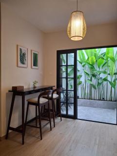 Enjoy and relax living villa style residence - 0