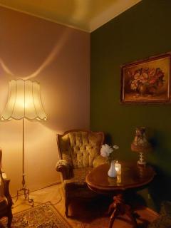 Chic Central Apartment - 4