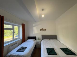 Charming Wallington Apartment with Hot Tub - 3