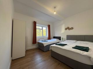 Charming Wallington Apartment with Hot Tub - 2