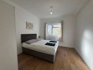 Charming Wallington Apartment with Hot Tub - 1