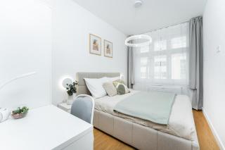 Rentero Warm and Bright Apartment at Prague - 9