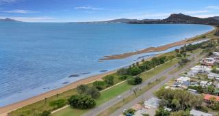 Perfection in Pallarenda With Pool & Studio Apt - 5