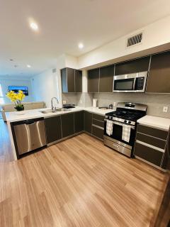 Central Hollywood Gem - Stylish & Spacious Roomy 1BD - 5