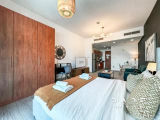 Rare Holiday Homes - Lake View - The Crescent Tower - Dubai Production City - R712 - IMPZ - 7