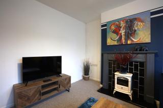 Stonehouse Lane by N And N Stays, Perfect for Contractors and corporate stays, Free Pvt Parking and fast Wifi - 5