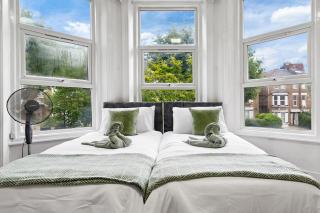 Stylish Central London Flat, Victorian Build, Sleeps 4 - 5