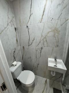 Cosy en-suite 15 min from Heathrow airport - 6