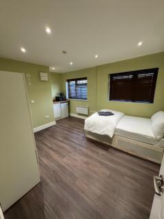 Cosy en-suite 15 min from Heathrow airport - 4
