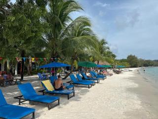 Koh Rong Beach Hostel and Bungalows - 9