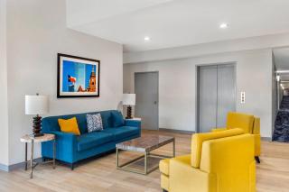 Comfort Inn & Suites - 5