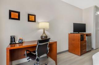 Comfort Inn & Suites - 1