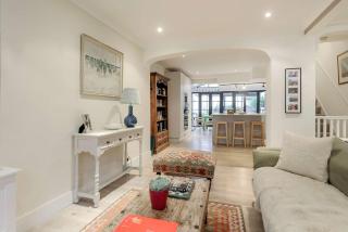 3 bed Home in Battersea with Garden - 9