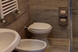 Villa - Sleeps 8 - Patio - Garden - Parking - 2