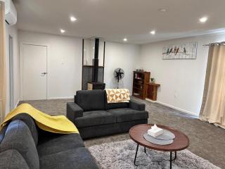 Modern Taupo Retreat - 7