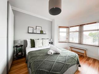 Ty-Fry House, by Solace Stays - 5