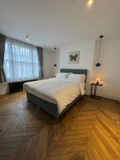 Modern 2 Bed in the Heart of Clerkenwell - 3