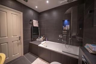 Gorgeous Light Contemporary Apt in Notting Hill - 3