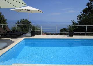 Apartments with a swimming pool Lovran, Opatija - 7694 - 1