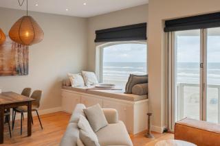 Sandhues Beachfront Apartment - 9