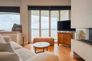 Sandhues Beachfront Apartment - 0