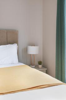 Luxurious 2 Bedroom City Centre Apartment Walking Distance to Everything Sleeps 6 - 3