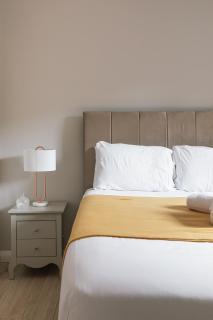 Luxurious 2 Bedroom City Centre Apartment Walking Distance to Everything Sleeps 6 - 1