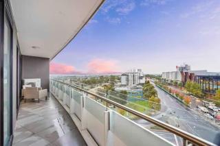 Decent views 3BR in Doncaster Central - 3