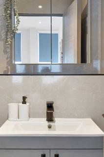 Luxury London Guest House - 6