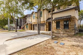 Riverscape Townhome A, Just Steps Gruene Hall - 8