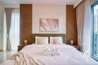 Luxury 2BR Harbour Views Tower 2 Creek Harbour Dubai - 7