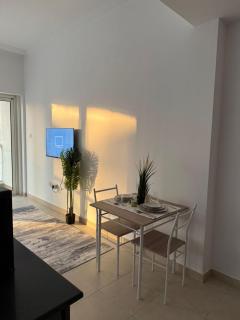 BLS Holiday Homes - Burj Al Nojoom - Luxury Stay - Walk to Dubai Mall & Burj Khalifa - 1