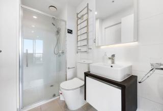 Gorgeous Seaview and Harbour View 2 BDR 2 BTH Apartment - 3