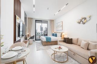 Vogue Vacation Homes, JVC Binghatti Dawn near Circle Mall, Studio Apartment with Balcony and Vibrant Community View, Access to all Amenities - 4