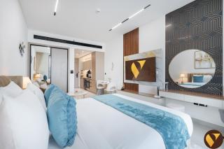 Vogue Vacation Homes, JVC Binghatti Dawn near Circle Mall, Studio Apartment with Balcony and Vibrant Community View, Access to all Amenities - 2