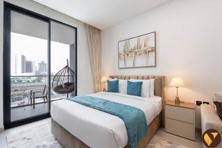 Vogue Vacation Homes, JVC Binghatti Dawn near Circle Mall, Studio Apartment with Balcony and Vibrant Community View, Access to all Amenities - 1