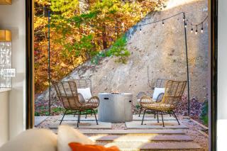 Modern Home wih Hot Tub & Backyard Oasis - 1