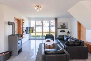 FeWo Königshörn OG Helle Wohnung mit Balkon eigenem eingezäuntem Garten und Nähe zum Meer Hunde herzlich willkommen - 2